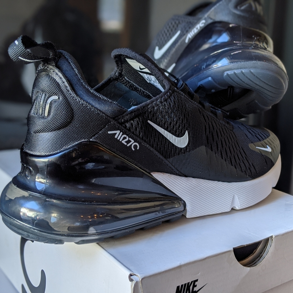 NIKE Air Max 270 sz 9 - Brand New in Box
